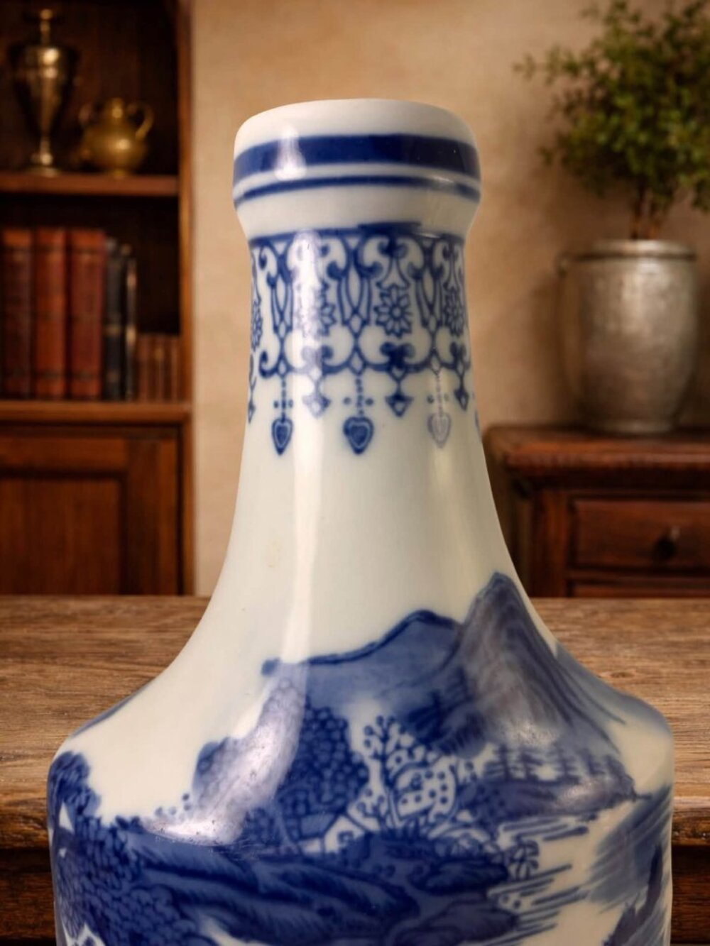 Blue & White Porcelain Chinoiserie Bottle Signed With Scenic Asian Landscape Des - Picture 5 of 8